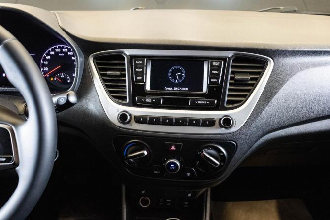 Hyundai Solaris II с пробегом 2017 года, цена 1 059 000 рублей, 211786 км, седан, Автокод Объявления