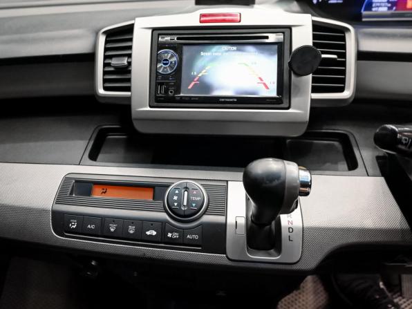 Honda Freed I Рестайлинг с пробегом 2012 года, цена 870 000 рублей, 279725 км, компактвэн, Автокод Объявления