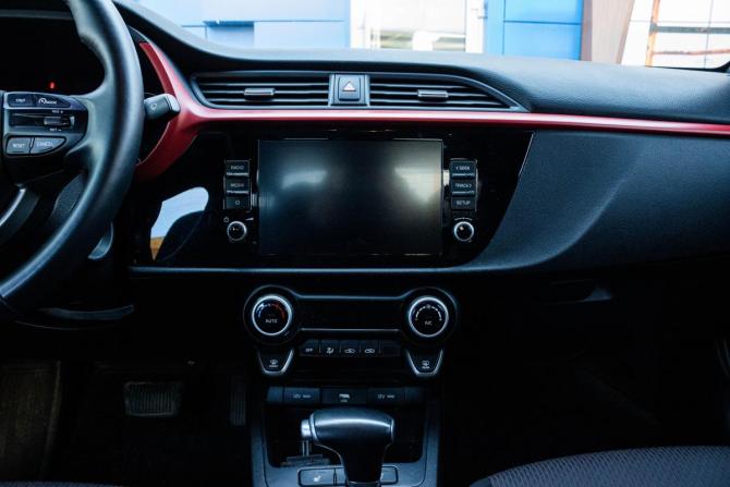 Kia Rio IV Рестайлинг с пробегом 2020 года, цена 1 418 000 рублей, 64778 км, седан, Автокод Объявления