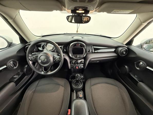 Mini Hatch III (F55/F56) Рестайлинг с пробегом 2019 года, цена 1 990 000 рублей, 128225 км, хэтчбек, Автокод Объявления