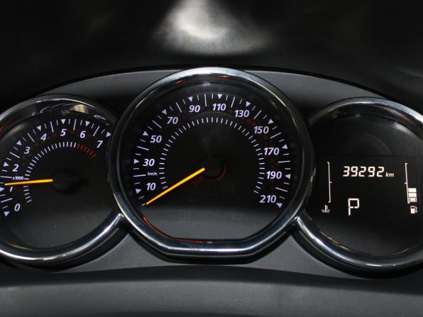 Renault Logan II Рестайлинг с пробегом 2022 года, цена 1 459 900 рублей, 39292 км, седан, Автокод Объявления
