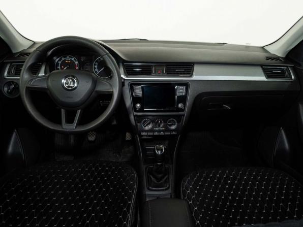 Skoda Rapid I Рестайлинг с пробегом 2019 года, цена 940 000 рублей, 230000 км, лифтбек, Автокод Объявления