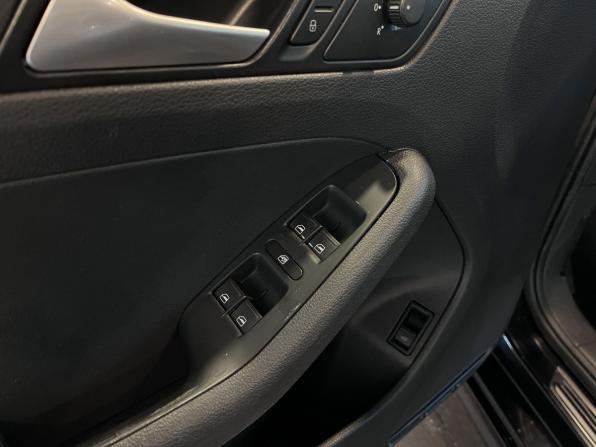 Volkswagen Jetta VI с пробегом 2014 года, цена 980 000 рублей, 107341 км, седан, Автокод Объявления