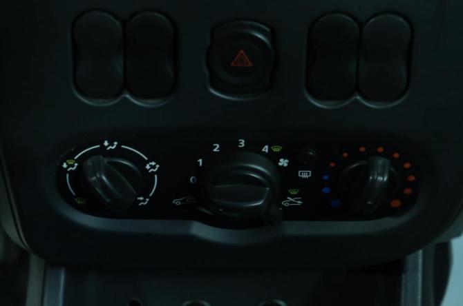 Renault Logan I Рестайлинг с пробегом 2015 года, цена 359 000 рублей, 208000 км, седан, Автокод Объявления