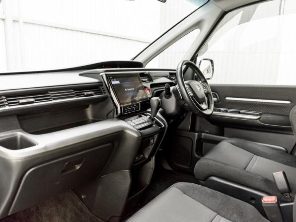 Honda Stepwgn V Рестайлинг с пробегом 2019 года, цена 2 275 000 рублей, 103587 км, минивэн, Автокод Объявления