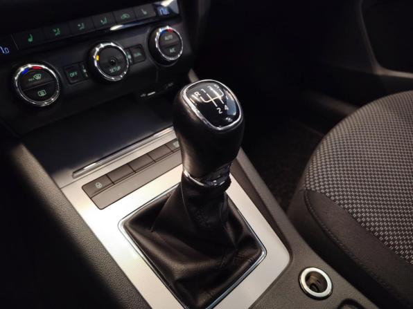 Skoda Octavia III (A7) с пробегом 2015 года, цена 1 039 000 рублей, 130952 км, лифтбек, Автокод Объявления