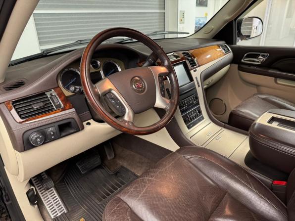 Cadillac Escalade III с пробегом 2011 года, цена 2 500 000 рублей, 188283 км, внедорожник, Автокод Объявления