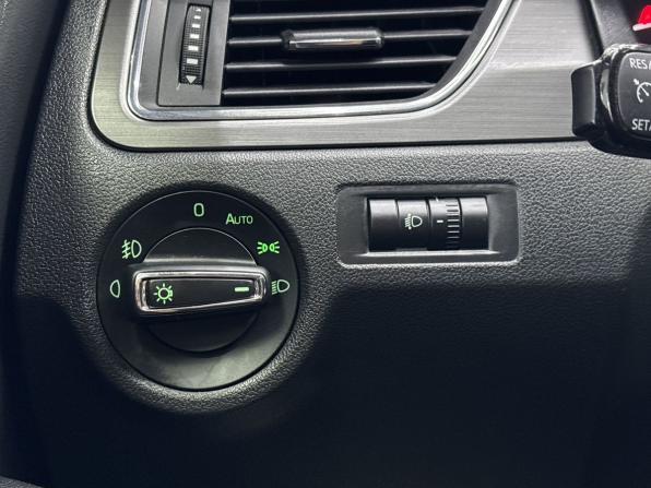 Skoda Rapid I Рестайлинг с пробегом 2019 года, цена 1 645 000 рублей, 88368 км, лифтбек, Автокод Объявления