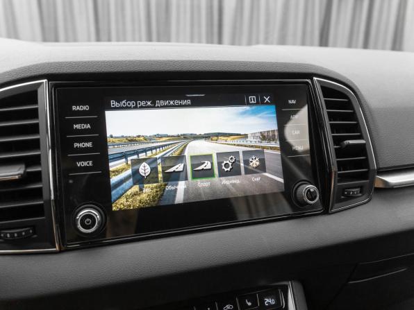 Skoda Karoq I с пробегом 2021 года, цена 2 795 000 рублей, 89421 км, внедорожник, Автокод Объявления