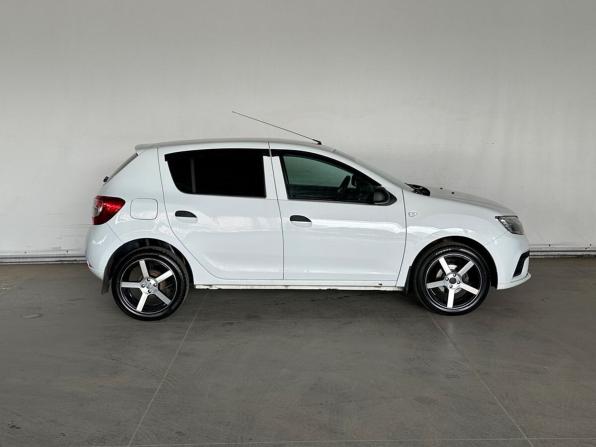 Renault Sandero II Рестайлинг с пробегом 2020 года, цена 1 020 000 рублей, 50042 км, хэтчбек, Автокод Объявления