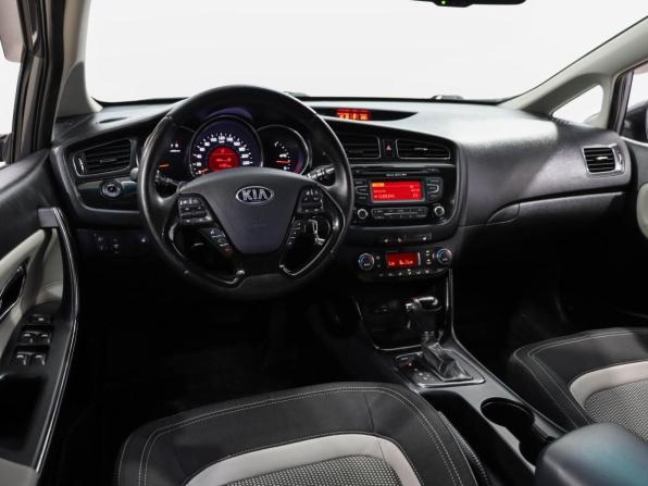 Kia Ceed II с пробегом 2015 года, цена 1 319 500 рублей, 136010 км, хэтчбек, Автокод Объявления