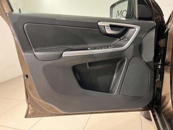 Volvo XC60 I Рестайлинг с пробегом 2015 года, цена 1 999 000 рублей, 211281 км, внедорожник, Автокод Объявления