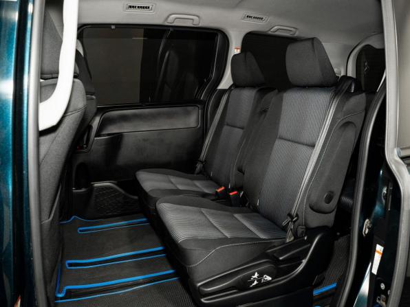 Toyota Voxy III (R80) с пробегом 2014 года, цена 1 750 000 рублей, 246939 км, минивэн, Автокод Объявления