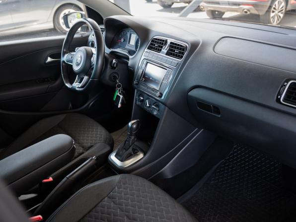 Volkswagen Polo V Рестайлинг с пробегом 2019 года, цена 1 530 000 рублей, 80964 км, седан, Автокод Объявления