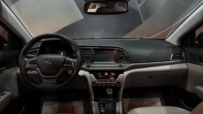 Hyundai Elantra VI (AD) с пробегом 2018 года, цена 1 400 000 рублей, 76828 км, седан, Автокод Объявления