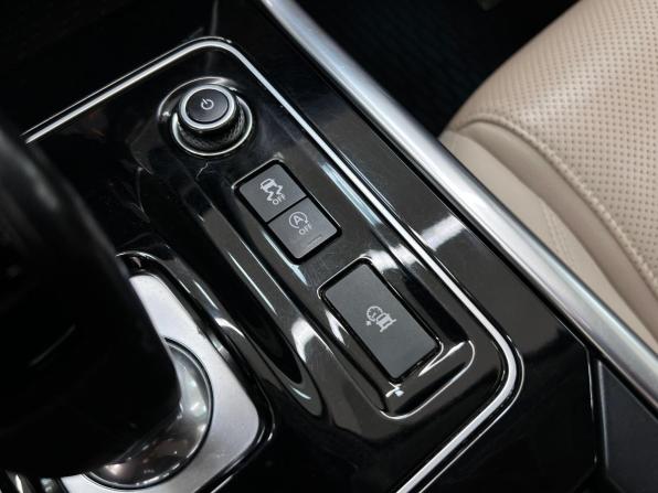 Jaguar XE I Рестайлинг с пробегом 2019 года, цена 2 499 000 рублей, 130000 км, седан, Автокод Объявления