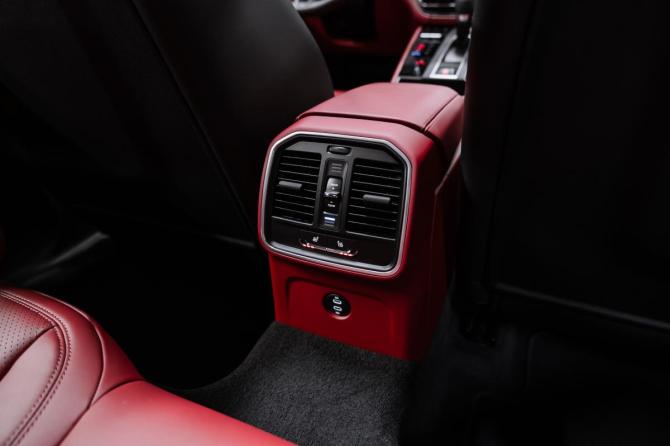 Новый Porsche Macan I Рестайлинг 2 2026 года, цена 12 800 000 рублей, внедорожник, Автокод Объявления