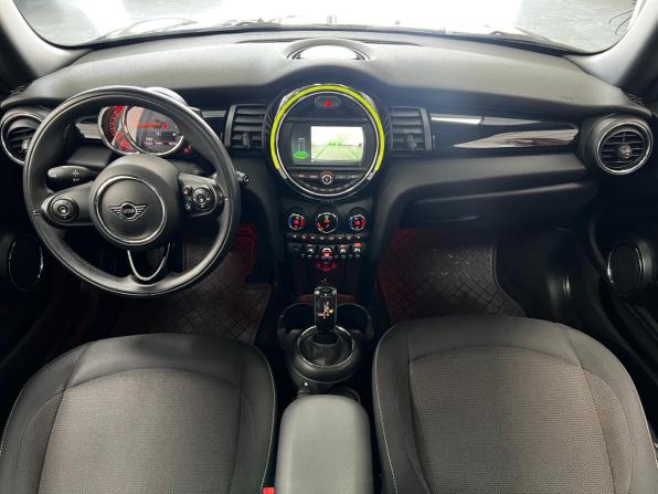 Mini Hatch III (F55/F56) Рестайлинг с пробегом 2020 года, цена 2 199 000 рублей, 47901 км, хэтчбек, Автокод Объявления