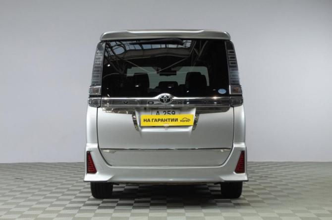 Toyota Voxy III (R80) с пробегом 2018 года, цена 2 279 000 рублей, 116000 км, минивэн, Автокод Объявления