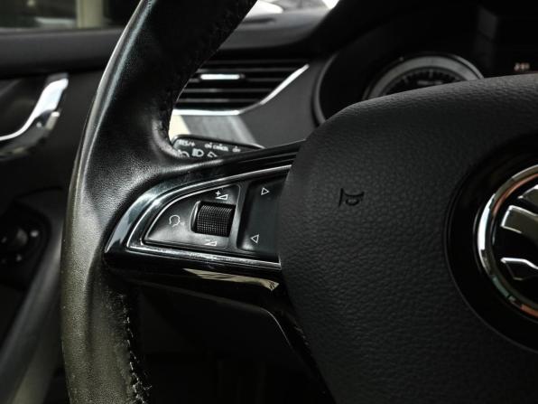 Skoda Octavia III (A7) Рестайлинг с пробегом 2018 года, цена 1 559 000 рублей, 182126 км, лифтбек, Автокод Объявления