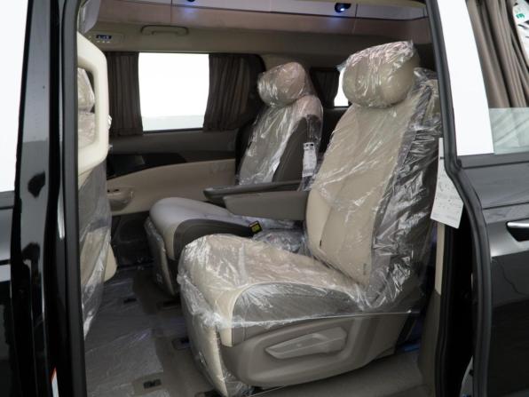 Kia Carnival IV Рестайлинг с пробегом 2026 года, цена 9 295 055 рублей, 23 км, минивэн, Автокод Объявления