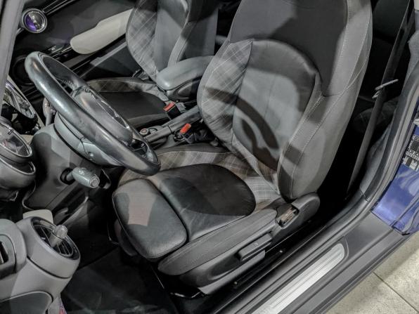 Mini Hatch III (F55/F56) Рестайлинг с пробегом 2018 года, цена 1 695 000 рублей, 100450 км, хэтчбек, Автокод Объявления