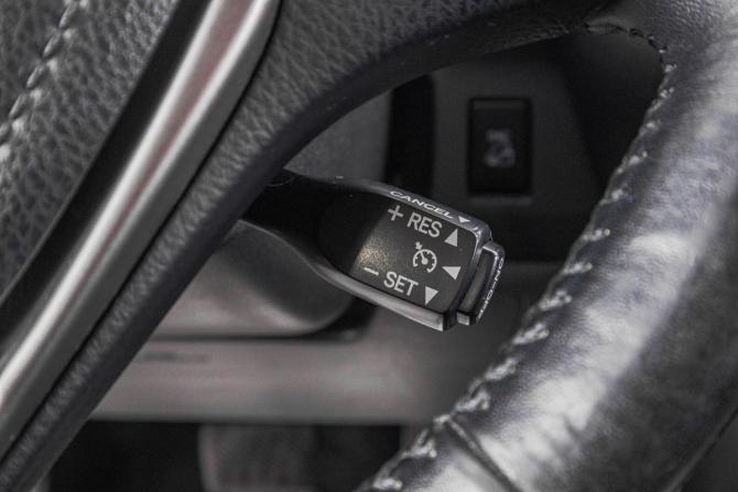 Toyota RAV4 IV (XA40) Рестайлинг с пробегом 2017 года, цена 2 699 000 рублей, 220000 км, внедорожник, Автокод Объявления