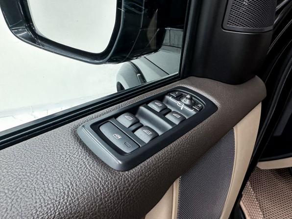 Land Rover Discovery IV Рестайлинг с пробегом 2015 года, цена 3 800 000 рублей, 110000 км, внедорожник, Автокод Объявления