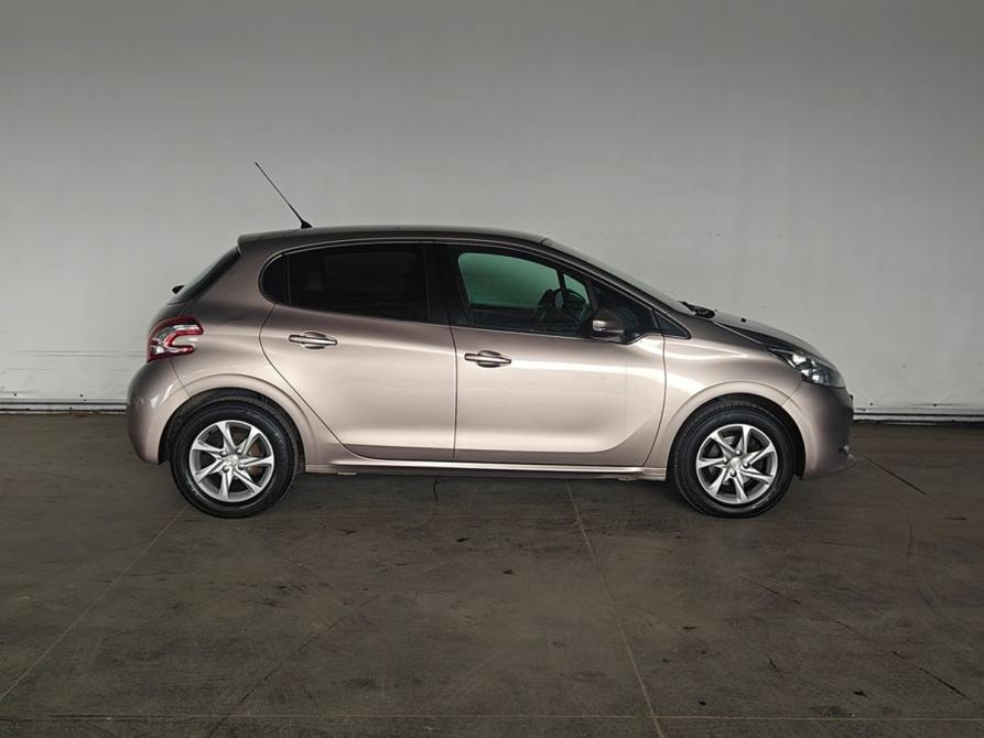 Peugeot 208 I Москва  - изображение 8