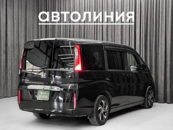 Honda Stepwgn V с пробегом 2015 года, цена 1 530 000 рублей, 138000 км, минивэн, Автокод Объявления