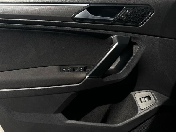 Volkswagen Tiguan II с пробегом 2018 года, цена 2 499 000 рублей, 151000 км, внедорожник, Автокод Объявления