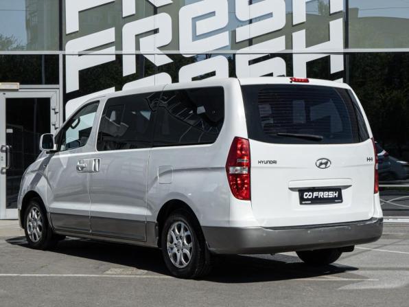 Hyundai H-1 II с пробегом 2015 года, цена 2 650 000 рублей, 218797 км, фургон, Автокод Объявления