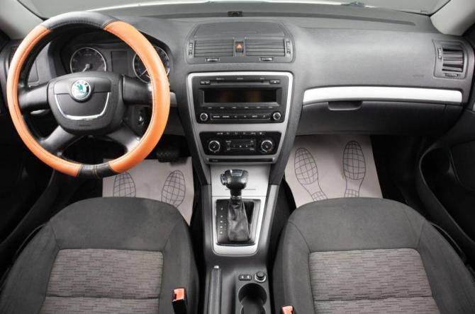 Skoda Octavia II (A5) Рестайлинг с пробегом 2012 года, цена 999 000 рублей, 211000 км, лифтбек, Автокод Объявления