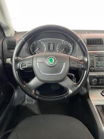 Skoda Octavia II (A5) Рестайлинг с пробегом 2010 года, цена 720 000 рублей, 52031 км, лифтбек, Автокод Объявления