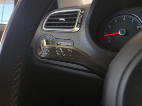 Volkswagen Polo V Рестайлинг с пробегом 2018 года, цена 1 399 000 рублей, 143922 км, седан, Автокод Объявления