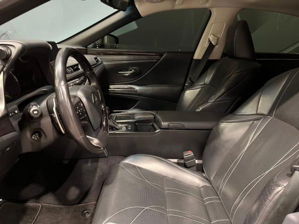 Lexus ES VII с пробегом 2018 года, цена 3 270 000 рублей, 117000 км, седан, Автокод Объявления