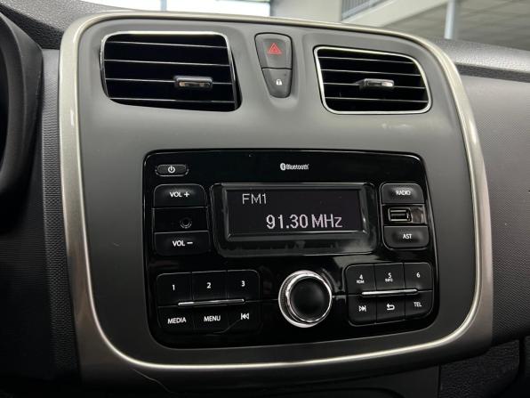Renault Logan II Рестайлинг с пробегом 2019 года, цена 1 000 000 рублей, 93000 км, седан, Автокод Объявления