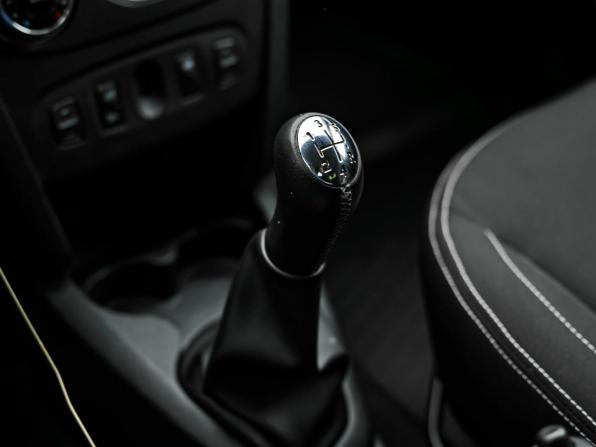 Renault Sandero II Рестайлинг с пробегом 2020 года, цена 995 000 рублей, 122479 км, хэтчбек, Автокод Объявления