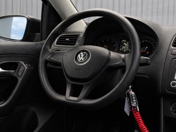 Volkswagen Polo V Рестайлинг с пробегом 2015 года, цена 937 000 рублей, 109373 км, седан, Автокод Объявления