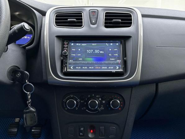 Renault Sandero II с пробегом 2018 года, цена 990 000 рублей, 92700 км, хэтчбек, Автокод Объявления