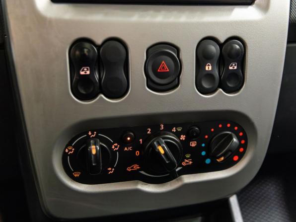Renault Logan I Рестайлинг с пробегом 2015 года, цена 709 000 рублей, 56764 км, седан, Автокод Объявления