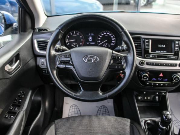 Hyundai Solaris II с пробегом 2017 года, цена 708 000 рублей, 440136 км, седан, Автокод Объявления