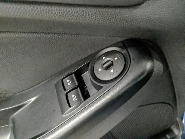 Ford Fiesta Mk6 Рестайлинг с пробегом 2015 года, цена 845 000 рублей, 76119 км, седан, Автокод Объявления