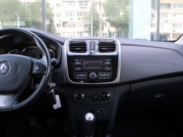 Renault Sandero II с пробегом 2015 года, цена 685 000 рублей, 120958 км, хэтчбек, Автокод Объявления