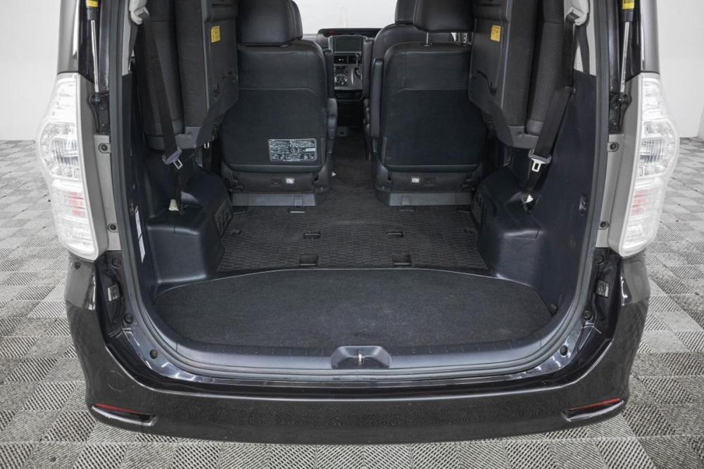 Toyota Voxy II (R70) Рестайлинг Кемерово  - изображение 8