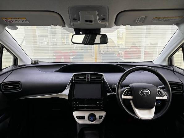 Toyota Prius IV (XW50) с пробегом 2017 года, цена 1 680 000 рублей, 152000 км, лифтбек, Автокод Объявления