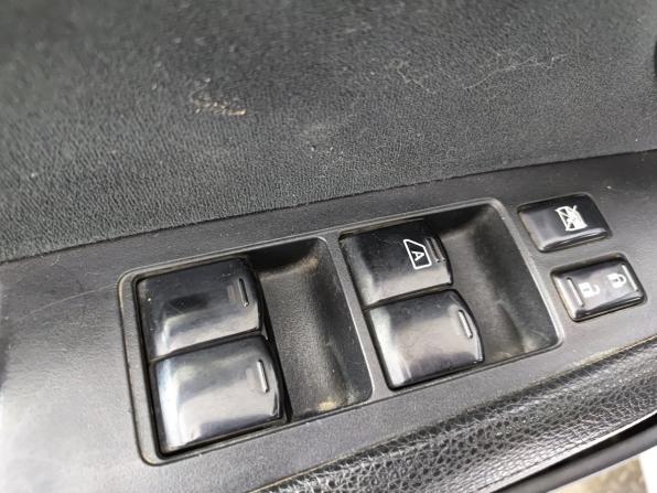 Nissan Tiida I Рестайлинг с пробегом 2010 года, цена 650 000 рублей, 207267 км, седан, Автокод Объявления