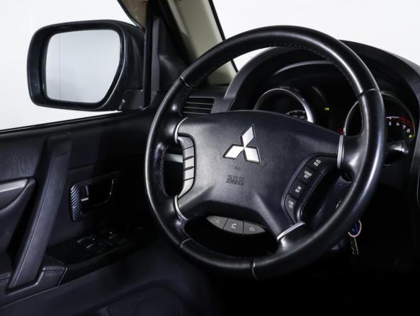 Mitsubishi Pajero IV Рестайлинг 1 с пробегом 2013 года, цена 1 990 000 рублей, 243465 км, внедорожник, Автокод Объявления
