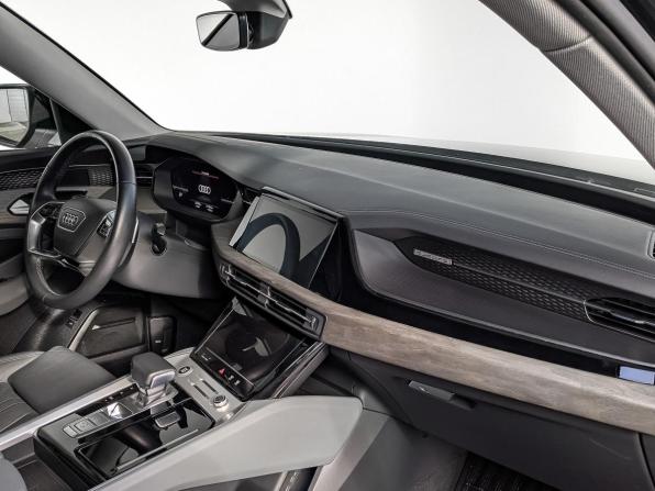 Audi Q6 с пробегом 2023 года, цена 6 750 000 рублей, 38000 км, внедорожник, Автокод Объявления