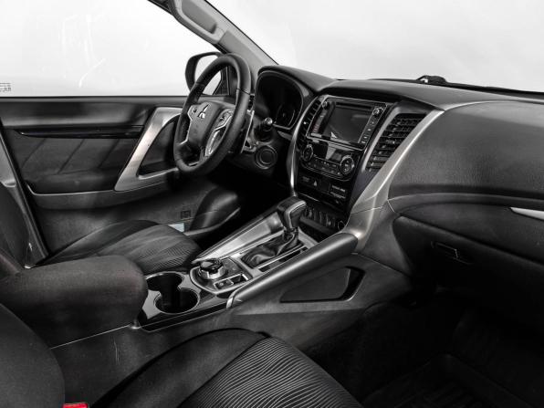 Mitsubishi Pajero Sport III с пробегом 2018 года, цена 2 749 000 рублей, 160667 км, внедорожник, Автокод Объявления